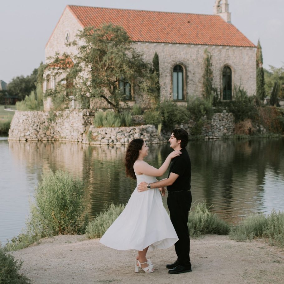 Austin family photographer capturing portraits at Mueller Lake Park