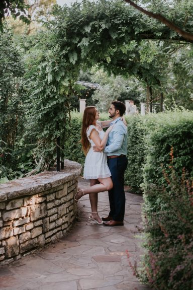 Save the dates Timeless engagement photos for a couple in Fort Worth