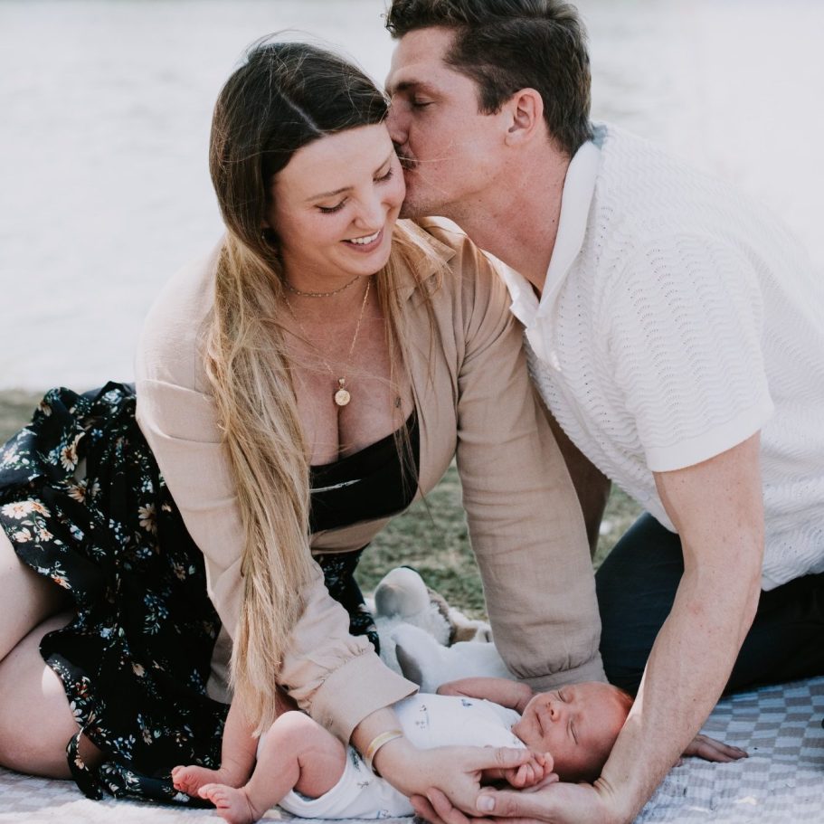Outdoor family photos at Mueller Lake Park in Austin